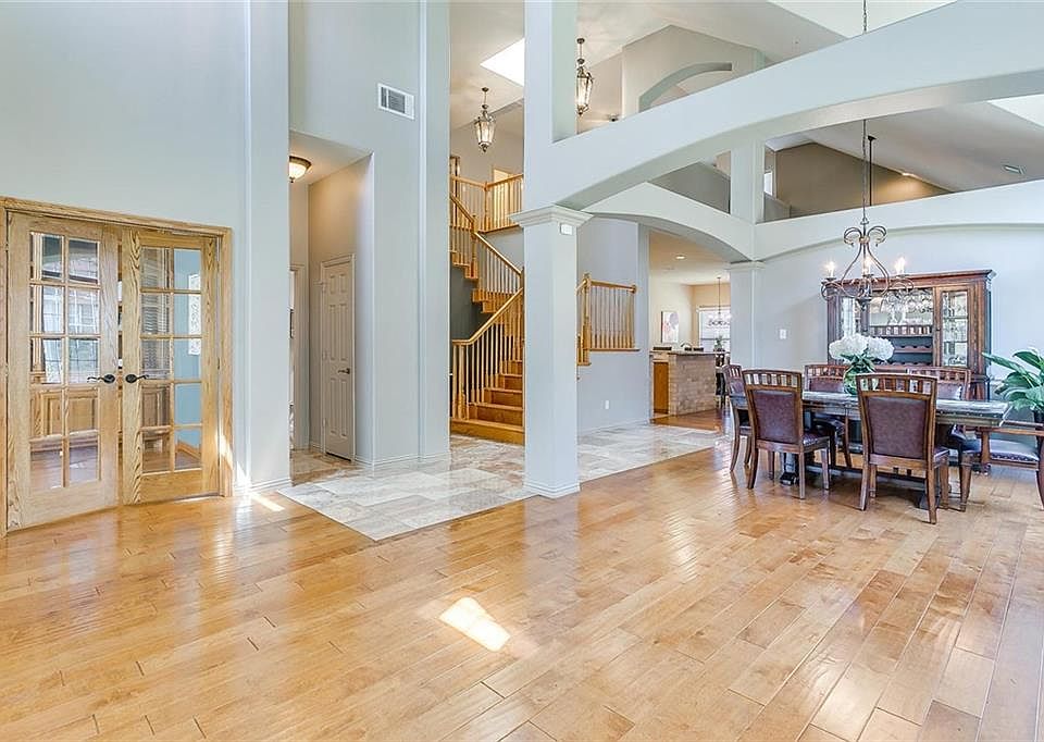 1st image of 203 Pinnacle Dr