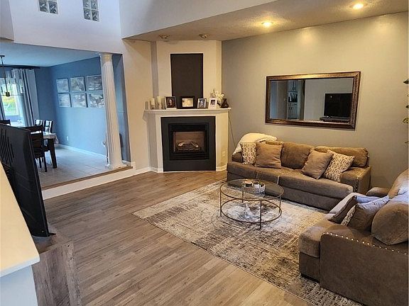3rd image of 292 Aspen Dr NW