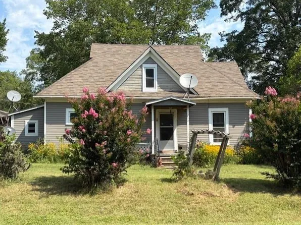 200 W 1st St, Mound Valley, KS 67354