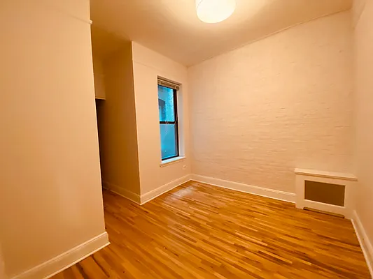 Rented by Metropolis Real Estate of Manhattan | media 19