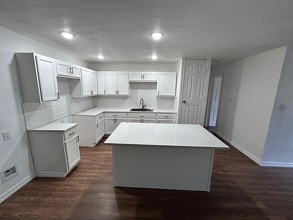 3rd image of 306 Davidson Dr