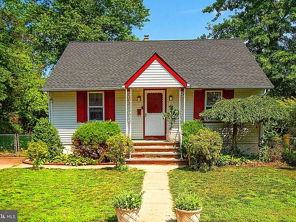 2nd image of 32 Holmes Ave