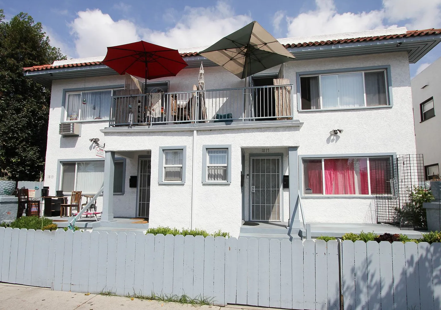 LB1813 — Photo 1