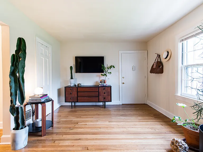 Berkshire Apartments — Photo 40