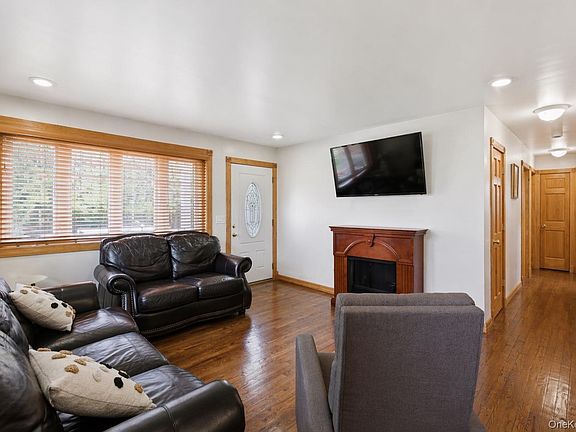 3rd image of 52 William Street