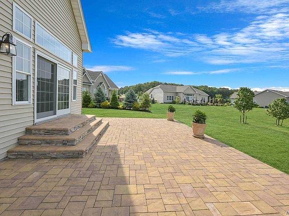 4th image of 48 Hamptons Court Dr E