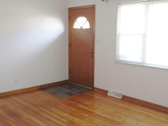 5th image of 251 Fairdale Ave