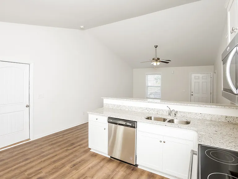 465 Conifer St — Photo 8