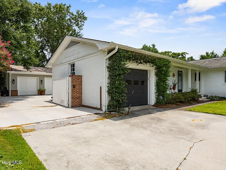 202 Windemere Rd — Photo 12