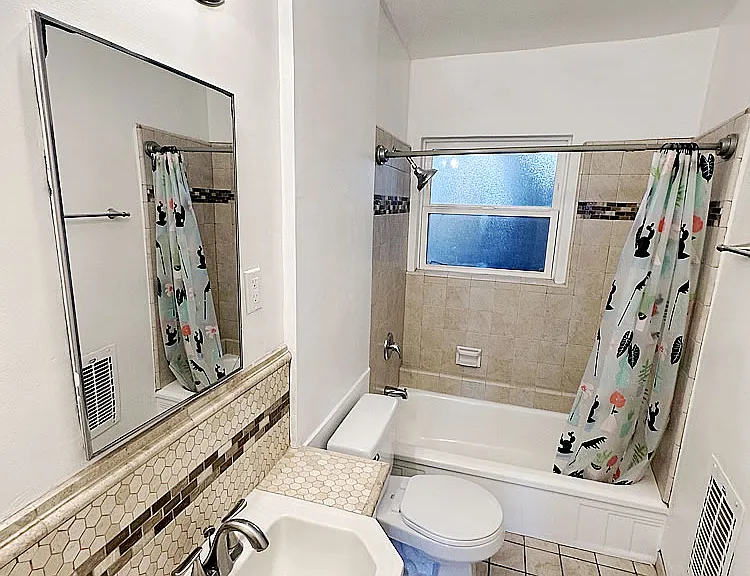 11089 STRATHMORE DRIVE - Westwood, CA 90024 - Bathroom