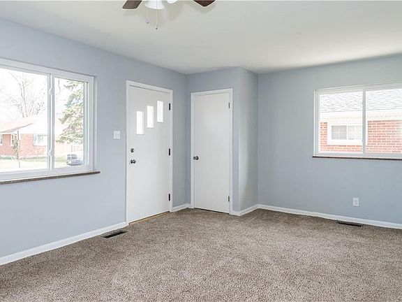 4th image of 4528 Varney Ave