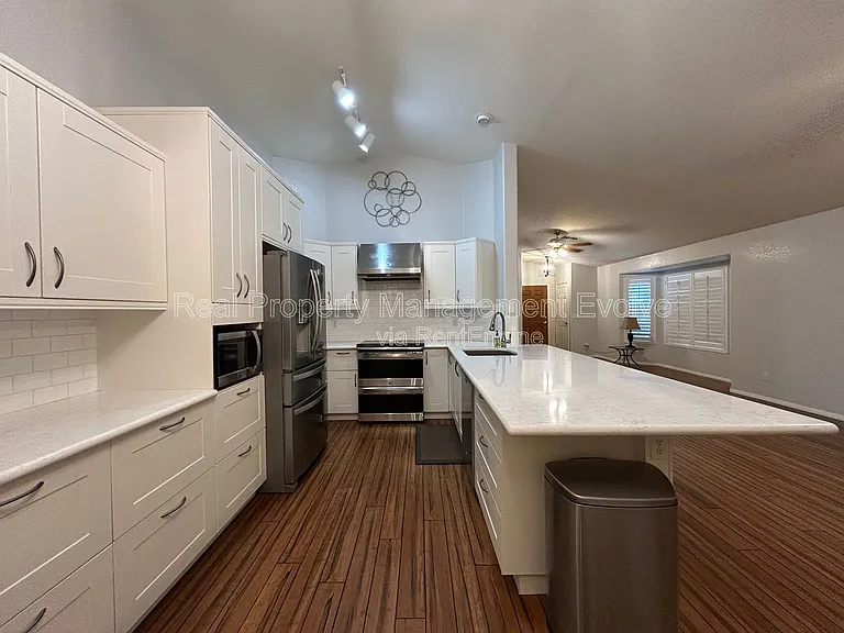 16036 N 11th Ave #1019 — Photo 10