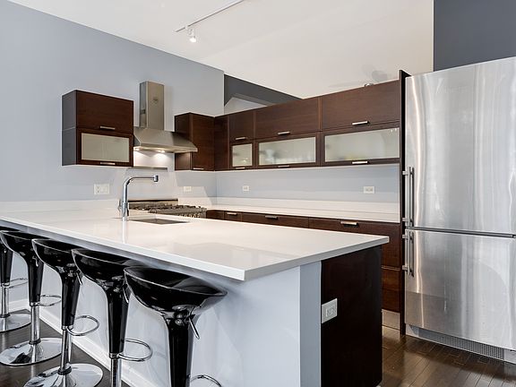 4th image of 6 N Michigan Ave Unit 1006
