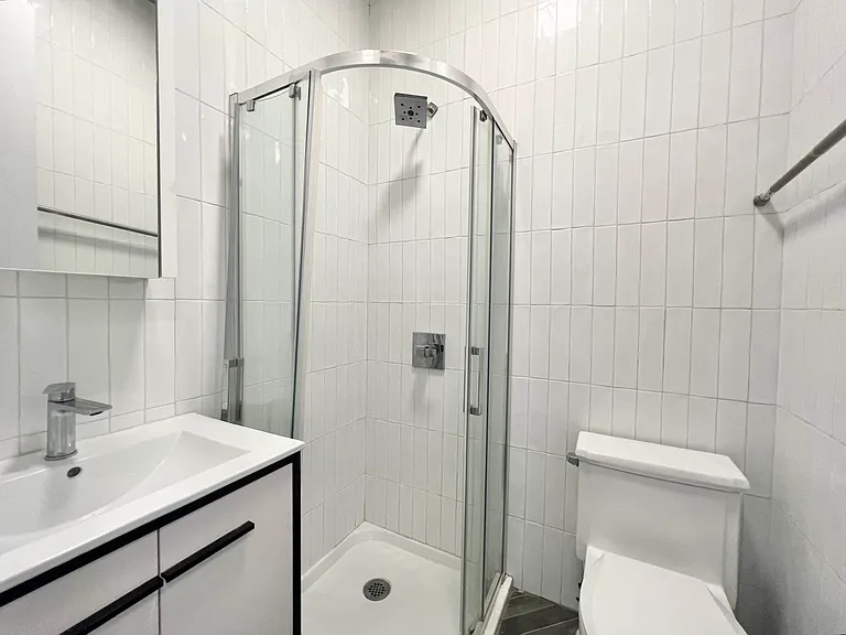 1081 Madison St #3F — Photo 6
