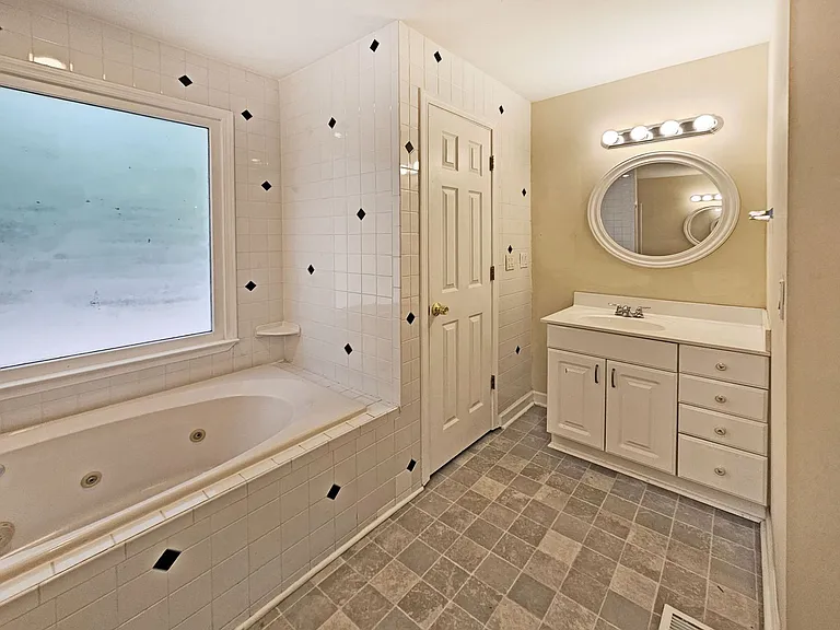 1653 Wildwood Rd NE — Photo 37