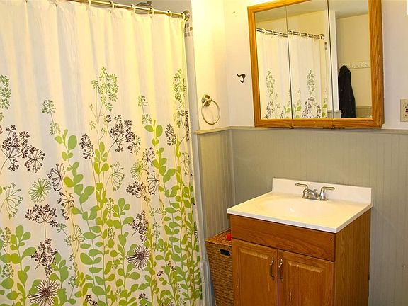 5th image of 107 Humbird St