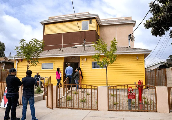 9515 Compton Ave — Photo 2