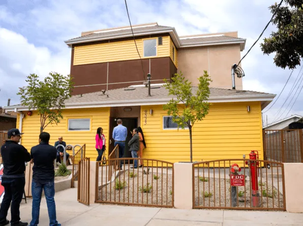 9515 Compton Ave