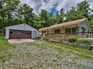 106 Blooming Grove Ln, Tafton, PA 18464