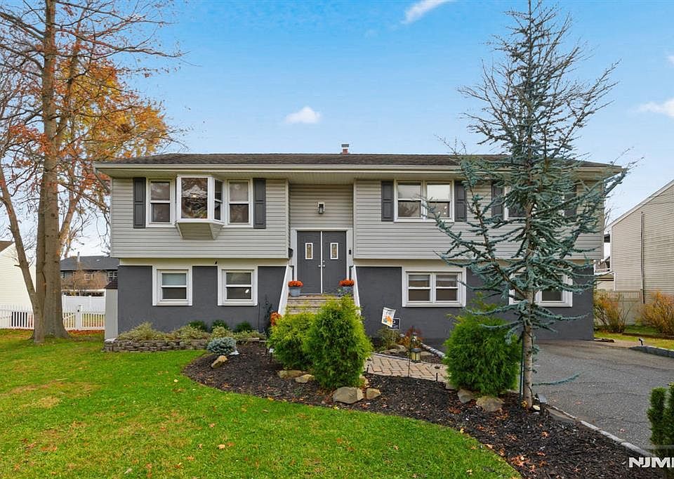 1st image of 330 Congers Ave