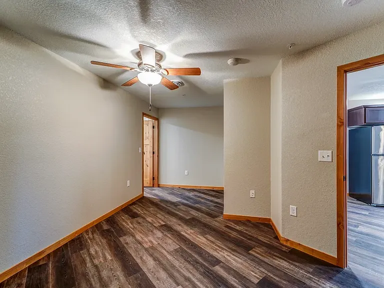 Sunset Place Apartments — Photo 35