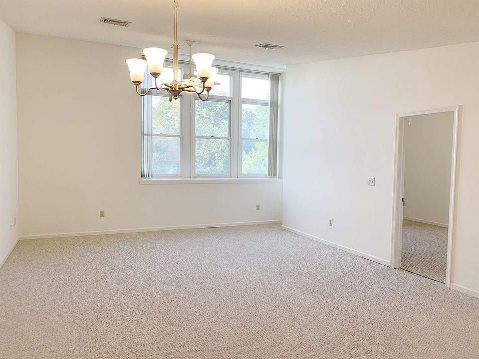 2nd image of 437 Belvidere St APT F12