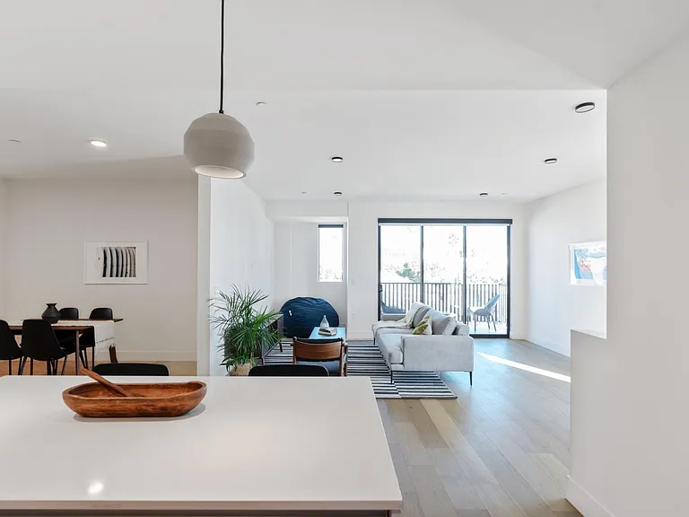5751 Lexington Ave #401 — Photo 6
