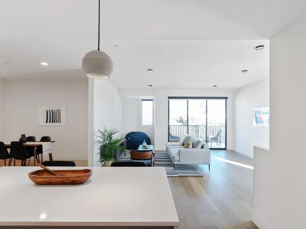 5752 Lexington Ave #403, Los Angeles, CA 90038
