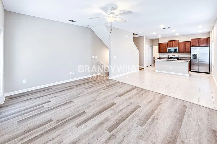3 bed, 3.0 bath, 1864 sqft, $2,105 — Photo 4