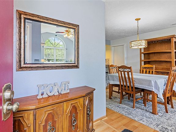 5th image of 72 Ashford Dr