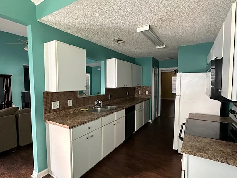 7002 White Pine Ave — Photo 21