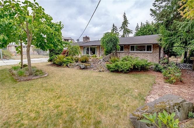 1st image of 915 N 198th St
