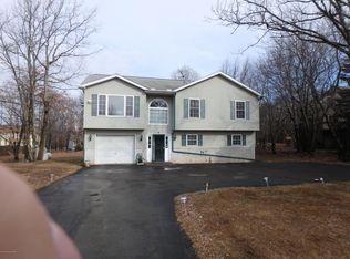 1261 Clover Rd, Long Pond, PA 18334