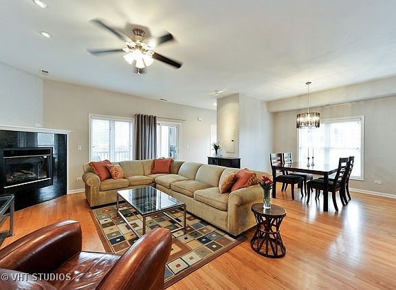 2nd image of 3809 N Lincoln Ave Unit 3