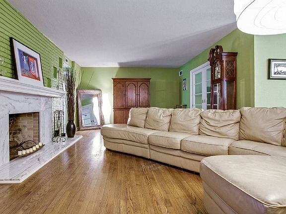 2nd image of 102 Woodcrest Dr