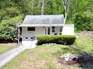 46 Boughton Rd, Old Lyme, CT 06371