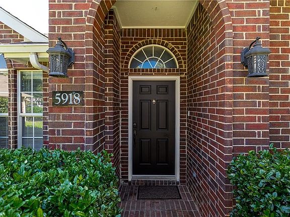 4th image of 5918 Arlington Dr