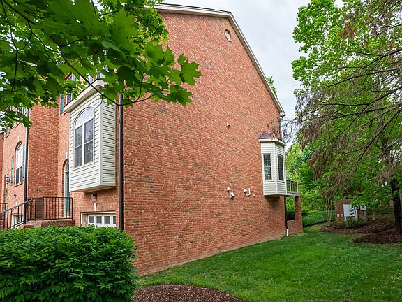 3rd image of 100 Carriage Ct