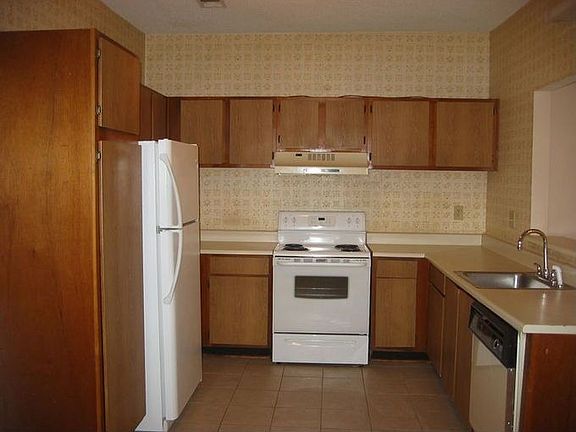 3rd image of 1223 Britain Dr
