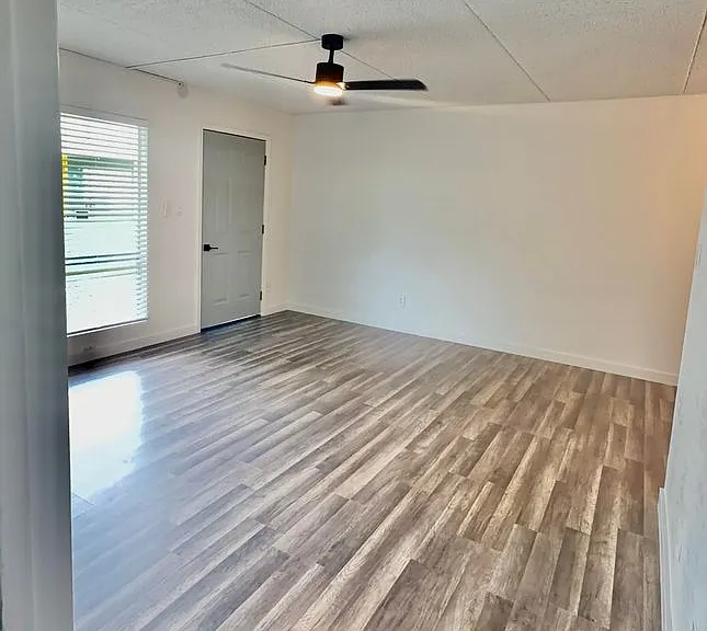 Park West Apartments — Photo 31