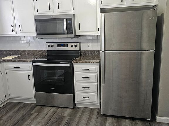 4th image of 408 Troy Rd #D
