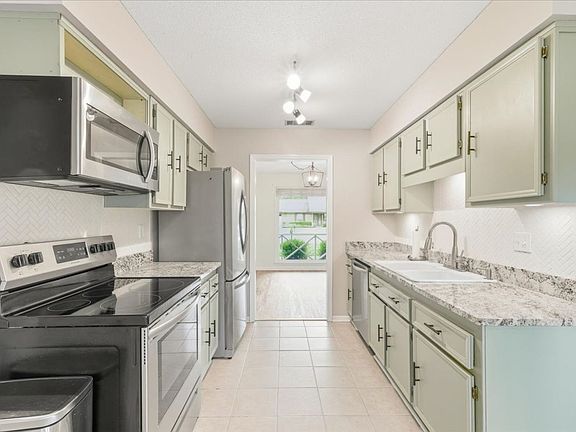 4th image of 57 Red Fox Dr