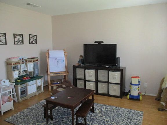 4th image of 43245 Fleetwood Dr