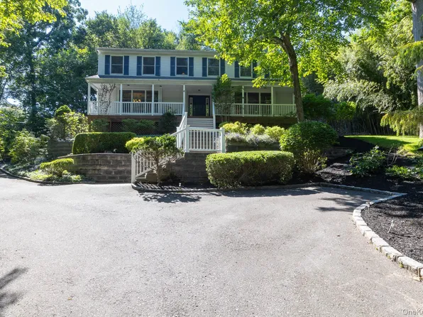 6 Cedar Drive, Stony Brook, NY 11790