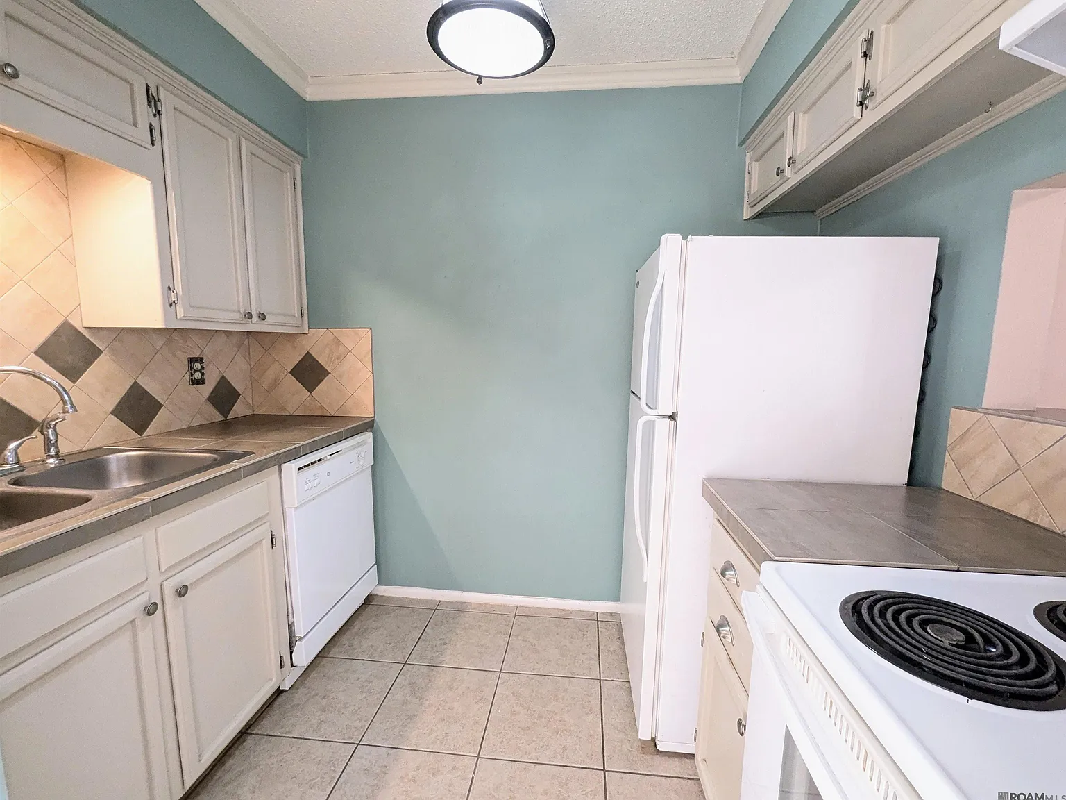 402 Lee Dr — Photo 2