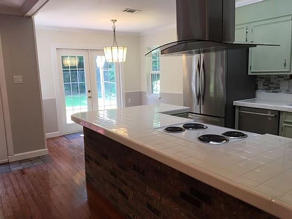 2nd image of 2812 Belmont Dr