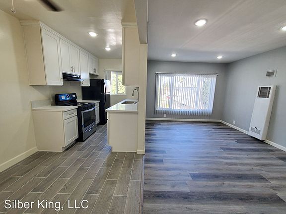 3rd image of 111 N Mariposa Ave #4
