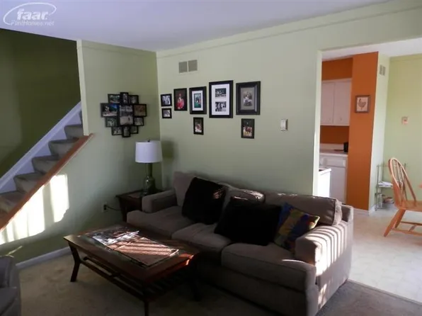 100 Beechwoode Ln #1, Pontiac, MI 48340