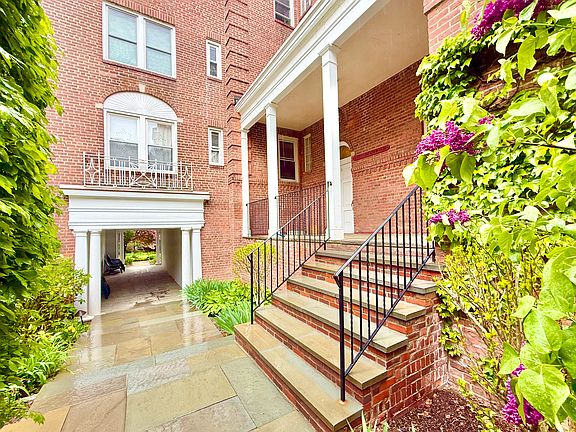 2nd image of 70 Strawberry Hill Ave APT 3-2D