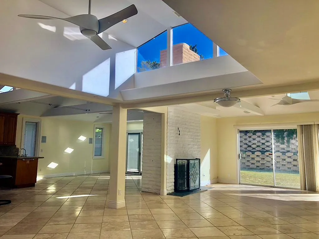 4 bed, 2.5 bath, 2550 sqft, $7,000 — Photo 3